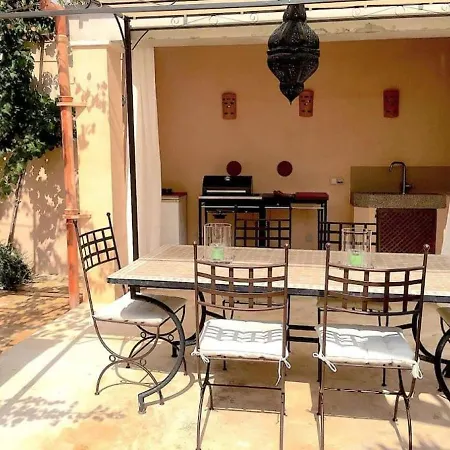Holiday home Casa 3 Leones - Stadthaus Im Fincastil Mit Longpool, Patio, Garten Llombarts